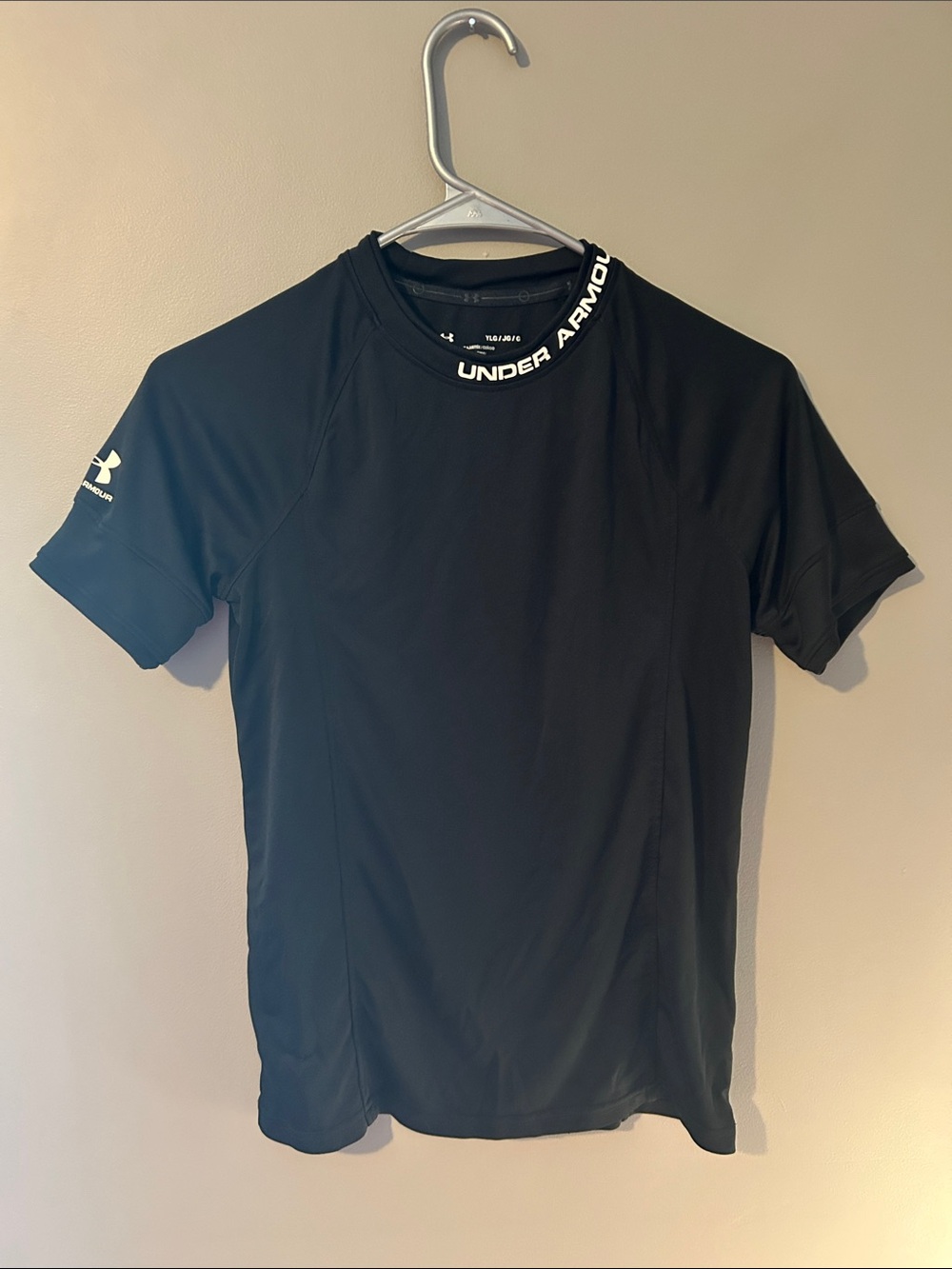 Under Armour Boy’s Large Black Short Sleeve Athletic Performance Tee